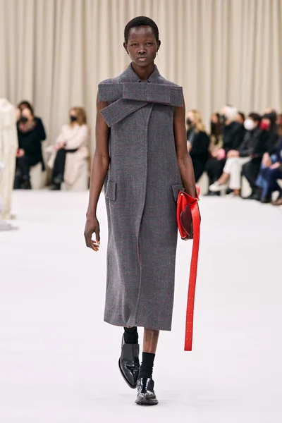 Look 17